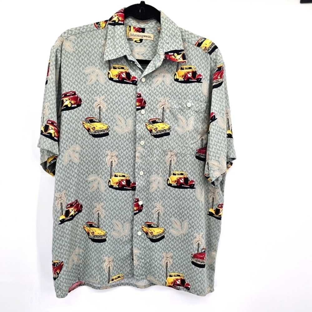 Munsingwear Classic Car Palm Tree Button Down Hawaiian Shirt Mens Size Medium
